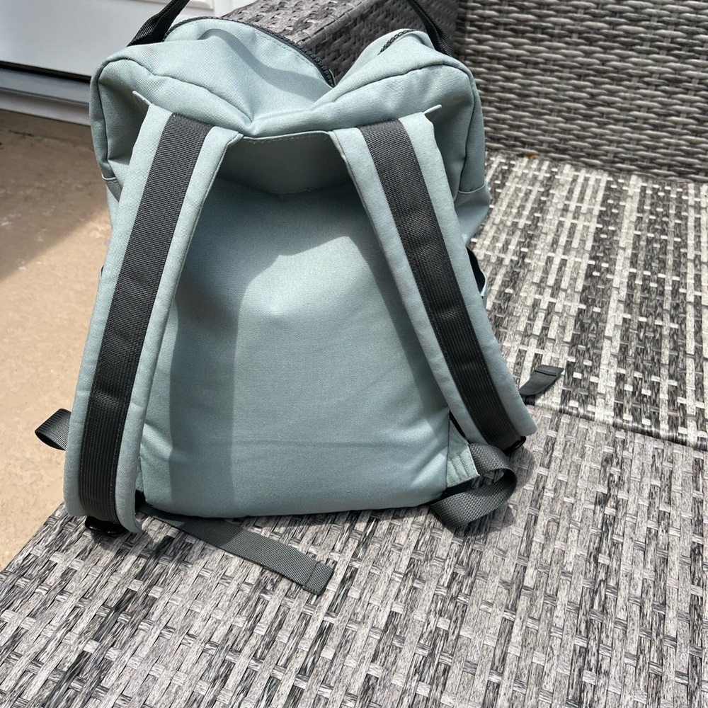 Red Rovr Diaper Backpack - Picture 3 of 6